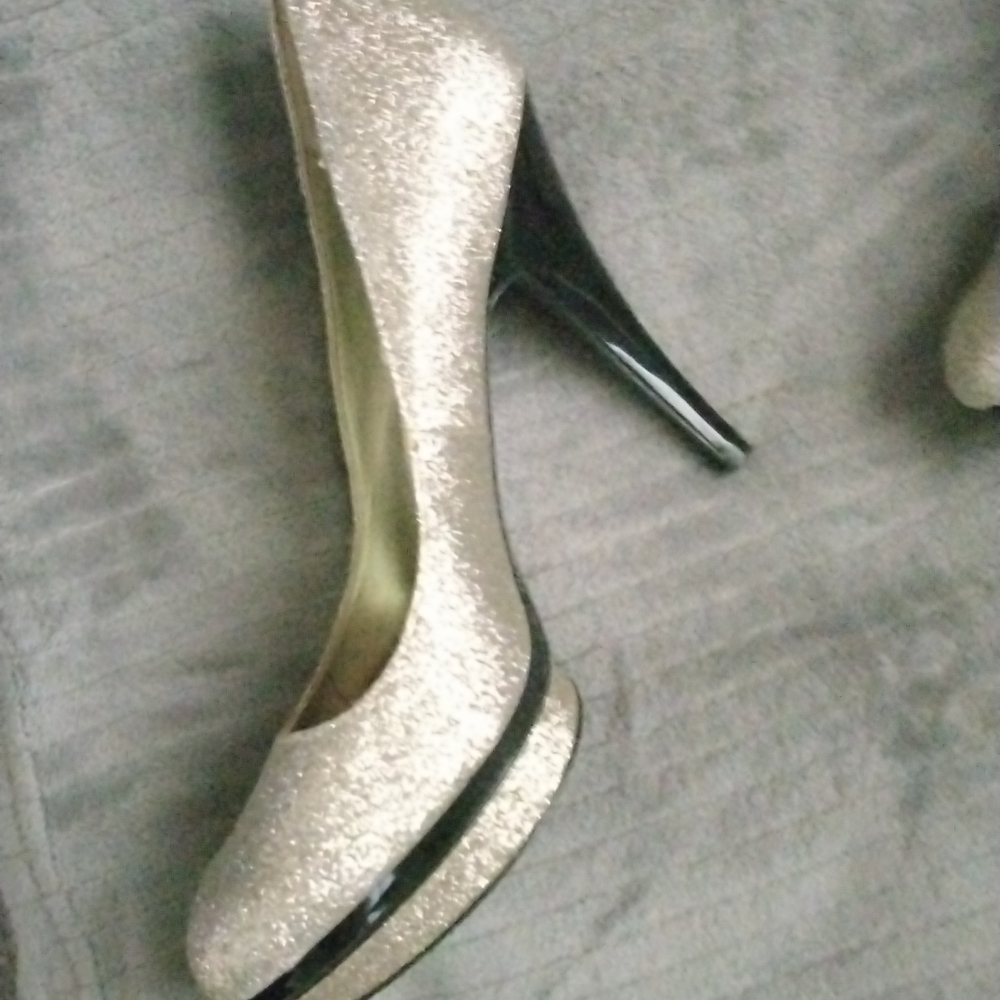 Sparkling stilettos by Carlos Santana size 7
